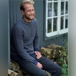 Woolovers navy/white 100% British wool Nordic Style crewneck sweater. New w/ tag